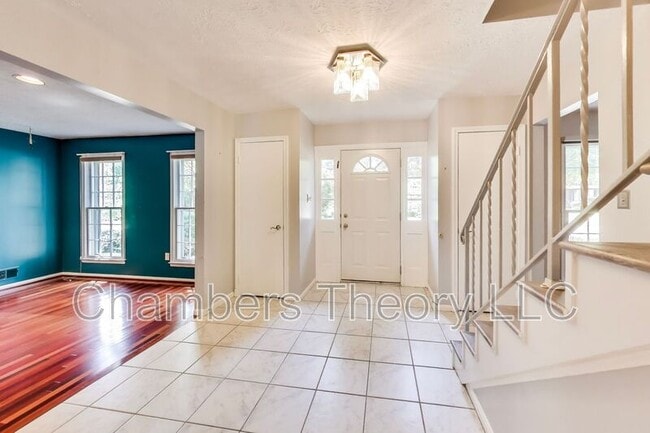 Foto del edificio - 1718 Crestview Dr