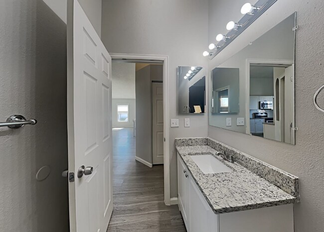 Foto del edificio - 16633 Blue Mist Cir