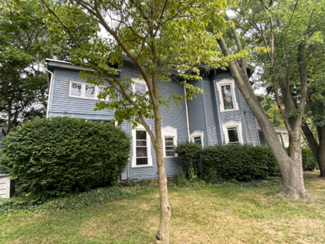 Building Photo - 38116 Wilson Ave