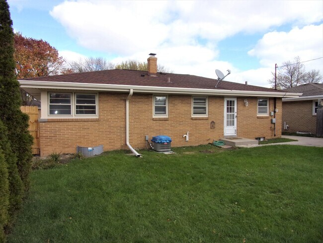 Building Photo - 1031 Carlton Dr