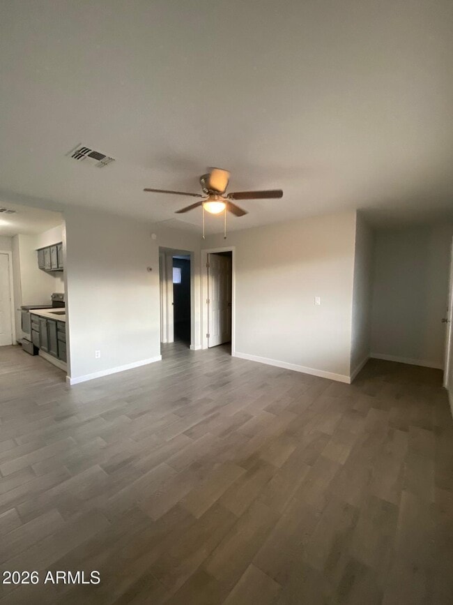 Foto del edificio - 1321 N 48th Pl