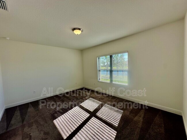 Foto del edificio - 333 Palmaria Ct