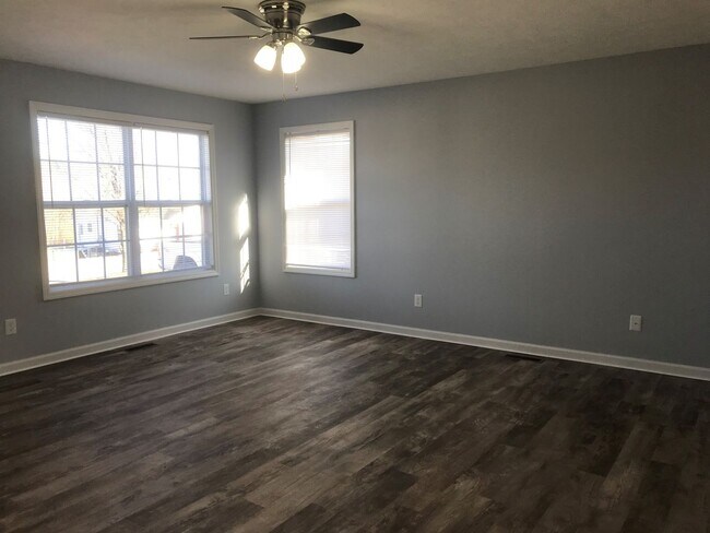 Building Photo - 3 Bed 2 Bath, Newly Renovated, Beautiful B...