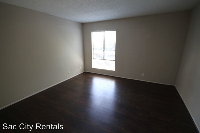 Building Photo - 2 br, 1 bath House - 2400 Larkspur Lane #265