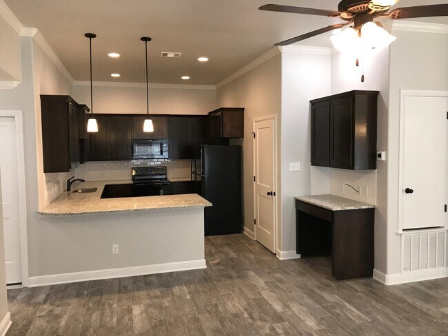 Foto del edificio - Gorgeous 2 bed/2 bath near Bunny Trail