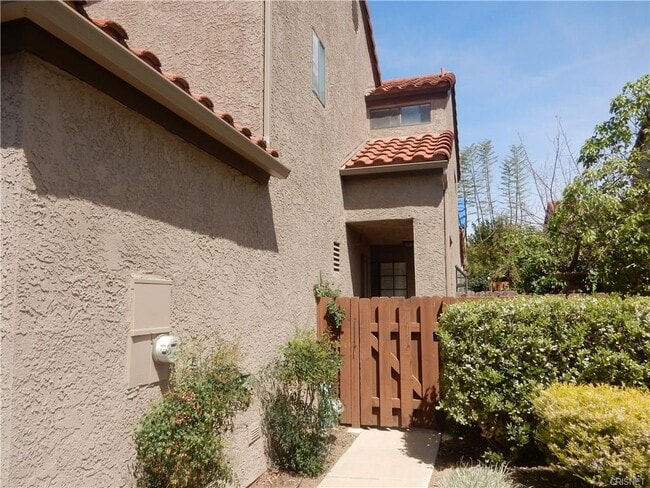 Building Photo - 5833 Cochran St