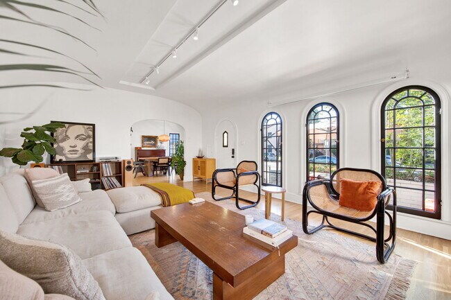 Foto del edificio - 812 S Curson Ave