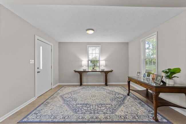 Building Photo - Spacious 3 Bedroom, 2 bath Ranch in North ...