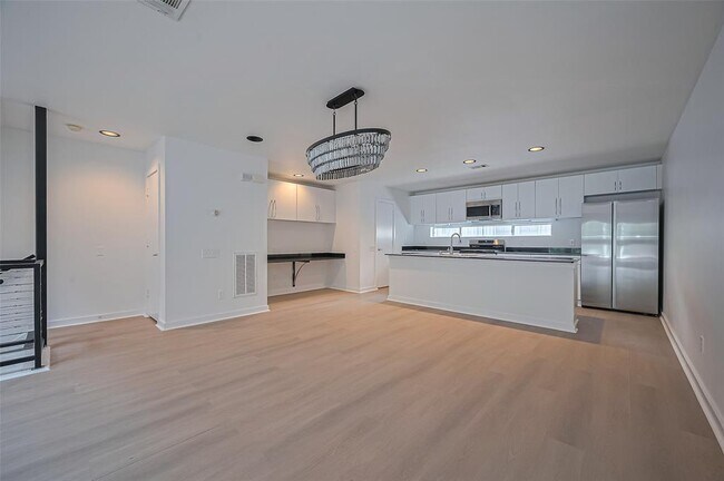 Foto del edificio - 1330 Rosalie St