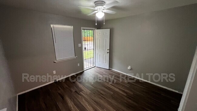 Foto del edificio - 2245 Stovall Ave