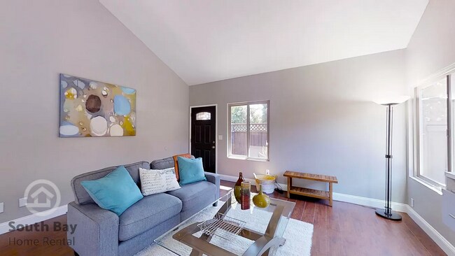 Building Photo - 3BD/1.5BA - Updated Townhouse with Modern ...