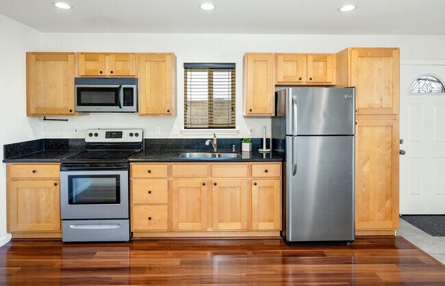 Building Photo - Beautifully Appointed Unfurnished 1 Bedroo...
