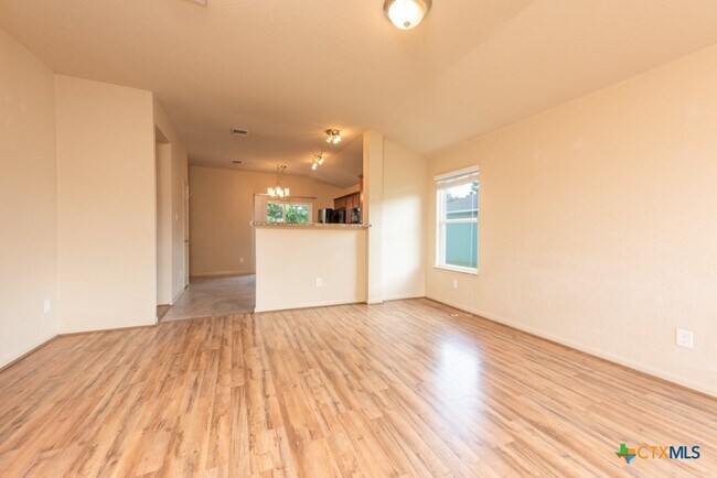 Building Photo - 132 Talon Dr