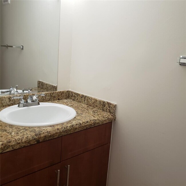 Foto del edificio - 1300 Moffett St