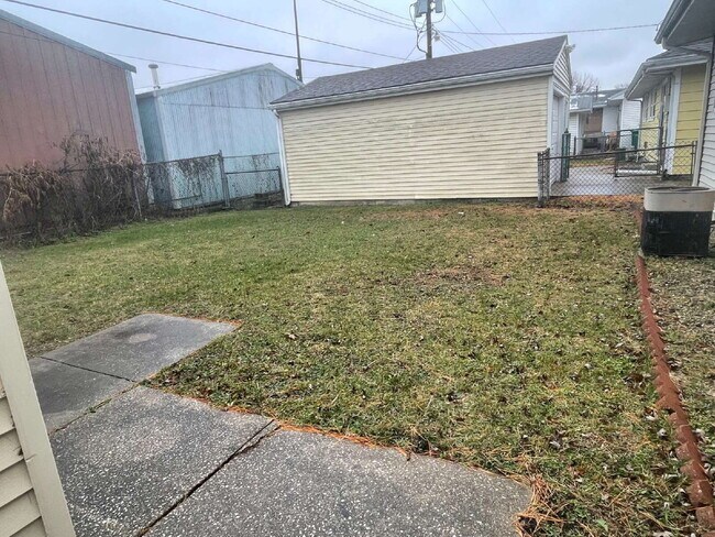 Building Photo - “You Make My Dreams” — Modern 3 Bed with Clean Updates