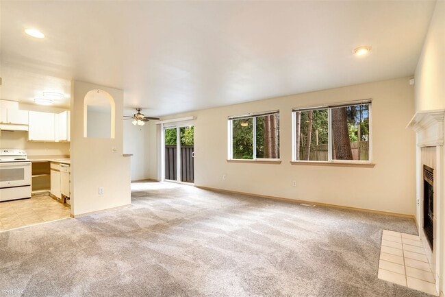 Building Photo - 3 br, 2.5 bath Duplex - 12611 119th Street...