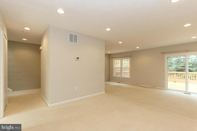 Building Photo - 2874 Sutton Oaks Ln