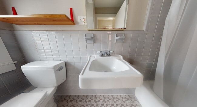 Building Photo - 204 Banks St