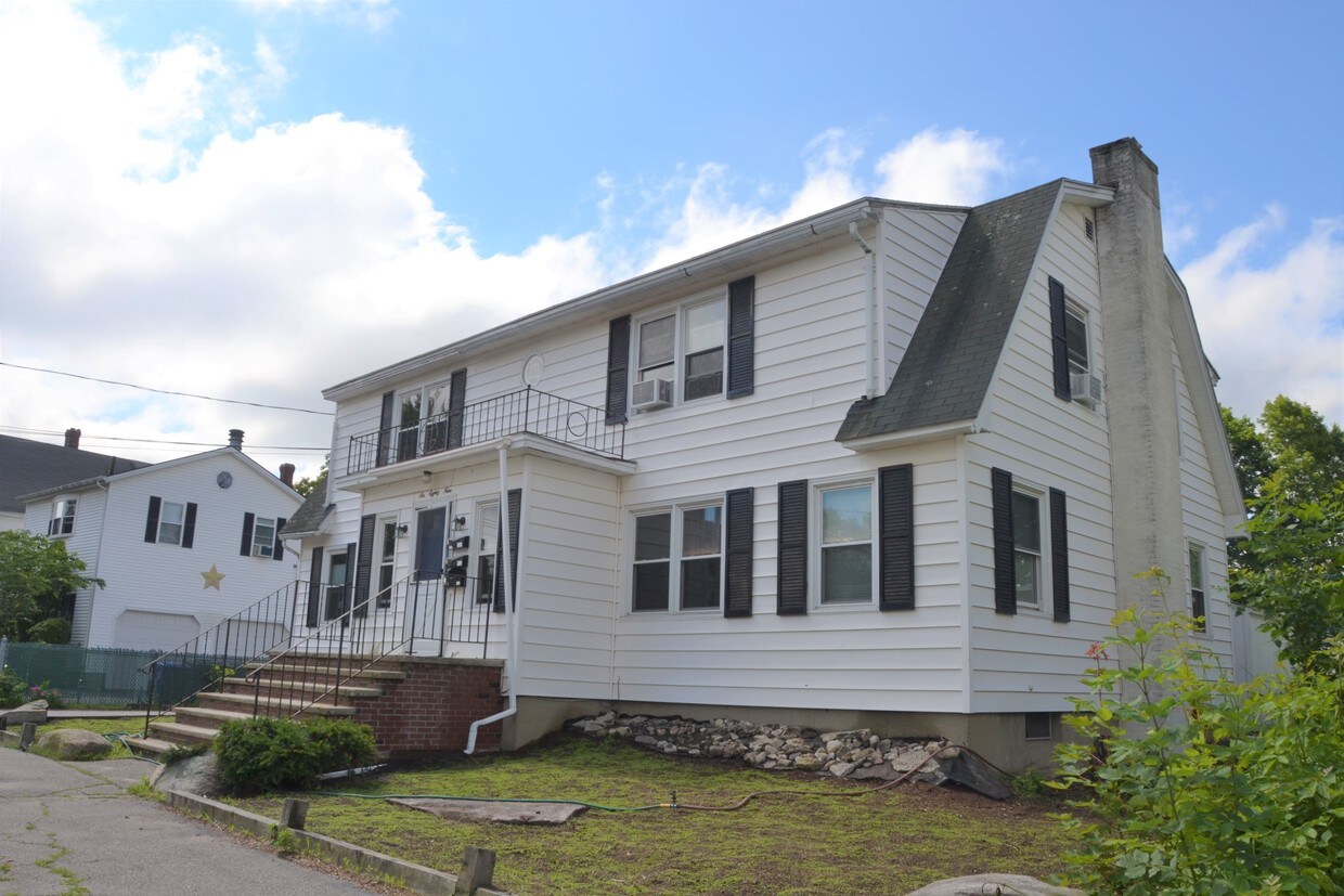 689 Hanover St, Manchester, NH 03104 689 Hanover St Manchester, NH