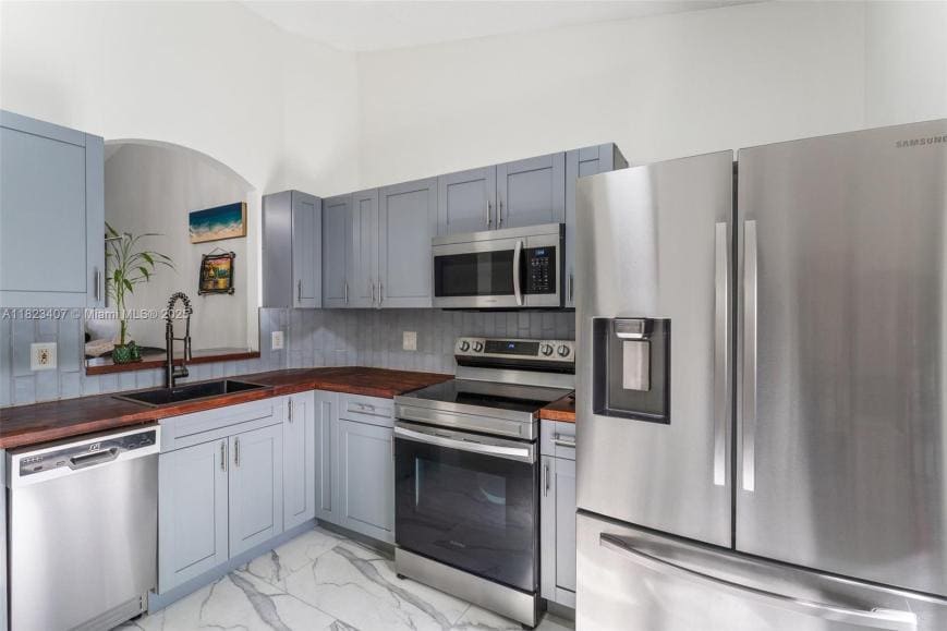 Foto principal - 2 bedroom in Pembroke Pines FL 33024