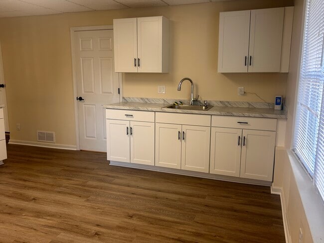 Foto del edificio - 2002 Fairbrook Ln