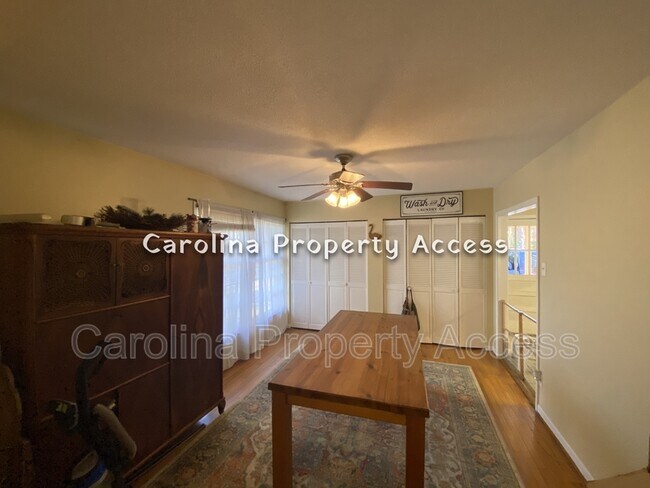 Building Photo - 207 Bennington Dr