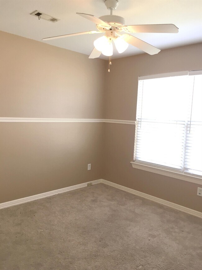 Foto del edificio - 6670 Cutter Ct