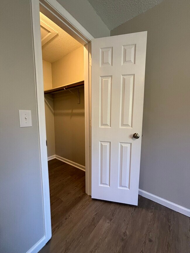 Armario del dormitorio principal - 511 Mystic Dr