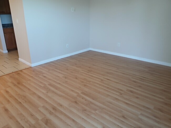 Foto del edificio - 1009 Briarwood Rd