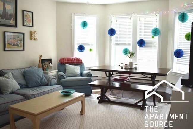 Foto del edificio - 3823 N Greenview Ave