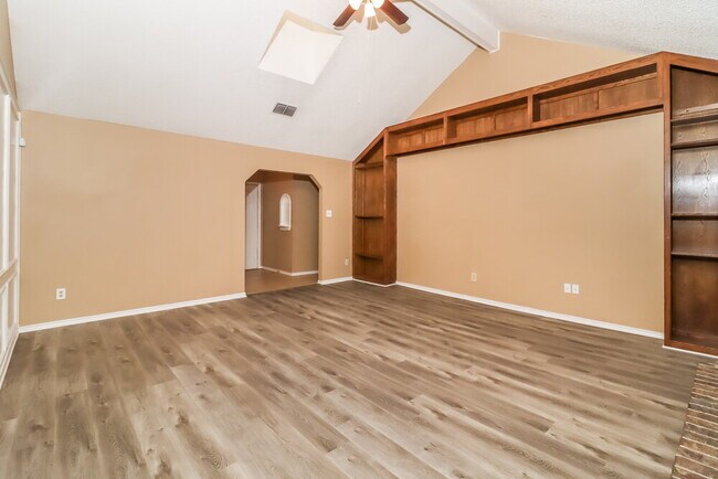 Foto del edificio - 4900 Barberry Dr