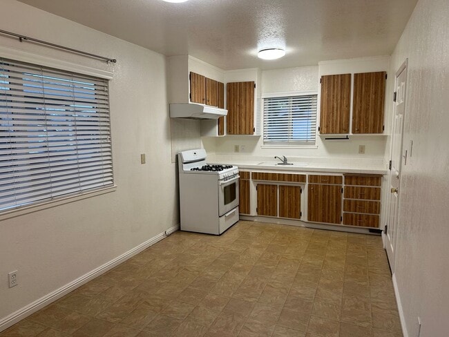 Foto del edificio - NICE DUPLEX IN ELVERTA!!