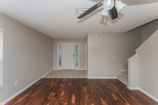 Foto del edificio - 6637 Summer Haven Dr