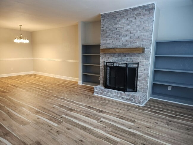 Building Photo - 653 Chicopee Ct