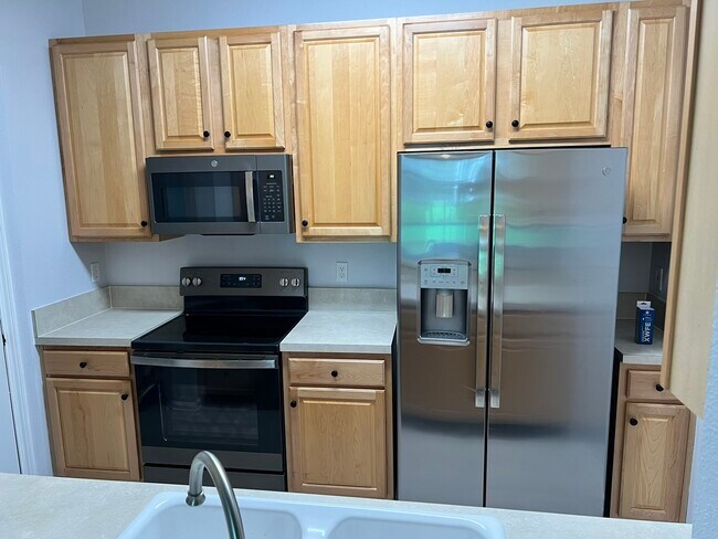 Building Photo - 10550 Baymeadows Rd E