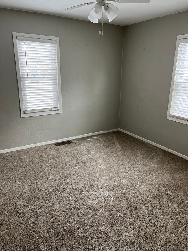 Foto del edificio - 2 br, 1 bath House - 2023 8th Ave North