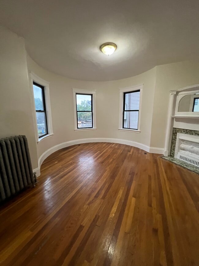 Building Photo - 27 Brinsley St