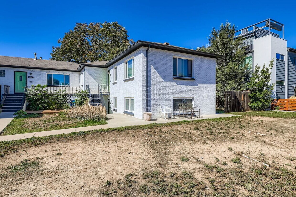 Foto principal - 3249 Steele St
