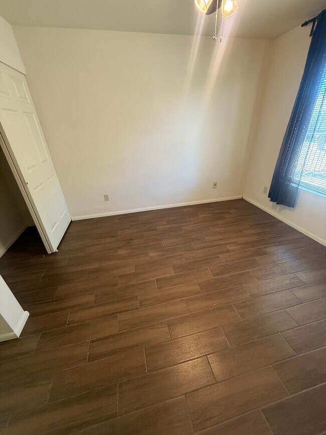 Foto del edificio - 200 E Belcourte Pl