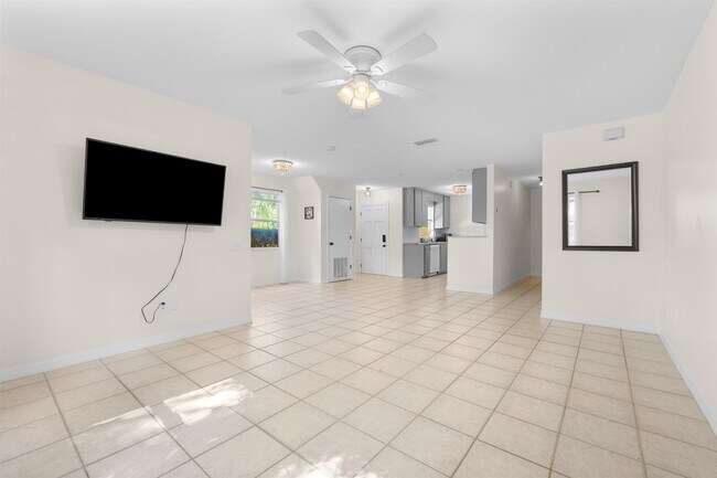 Building Photo - 109 B St