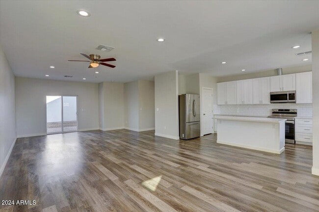 Foto del edificio - 9515 N 13th St