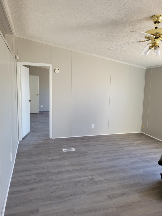 Building Photo - 2103 Eagle Ln