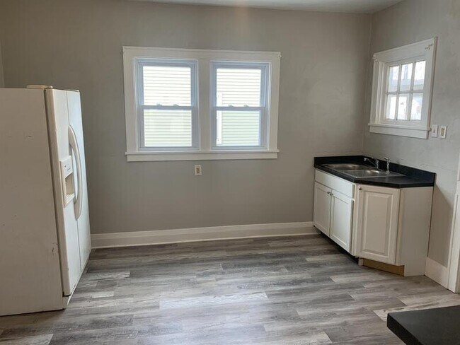 Foto del edificio - 842 Eastern Ave SE