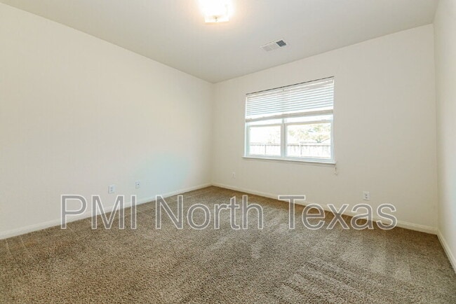Building Photo - 330 Lavaca Dr