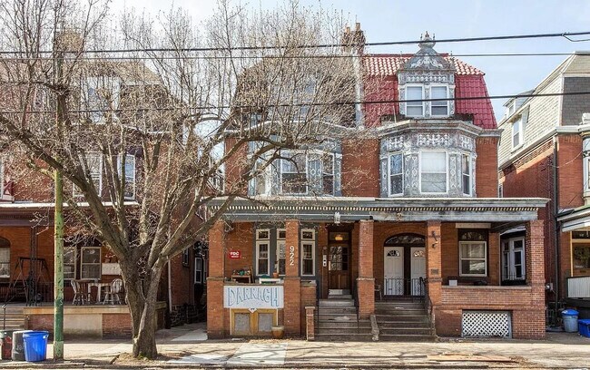 Building Photo - 922 S 49th St
