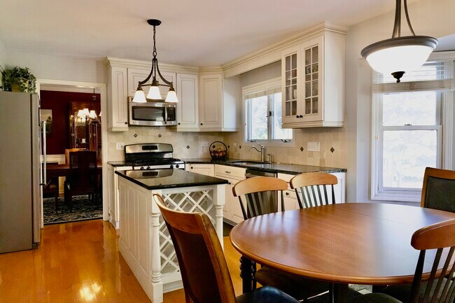 Building Photo - 251 Millington Ln