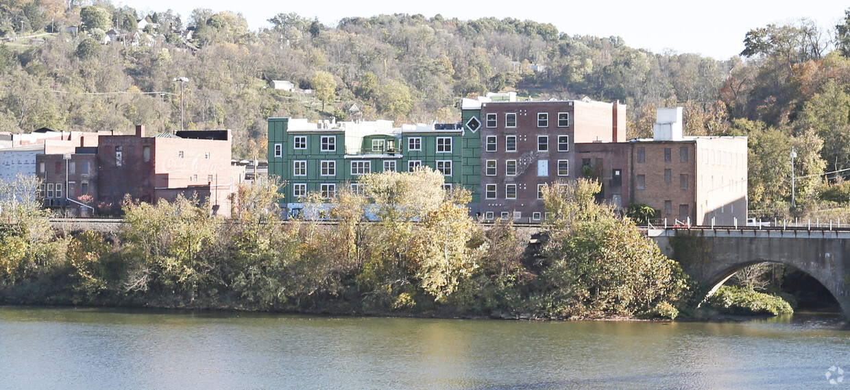 Foto del edificio - Iron Bridge Crossings