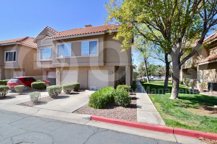 Primary Photo - 1633 E Lakeside Dr
