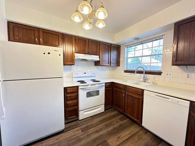 Building Photo - Charming 3 Bedroom, 2.5 Bathroom in Bear V...