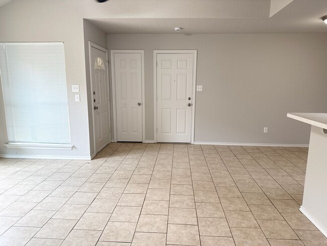 Foto del edificio - 716-716 Stribling Cir
